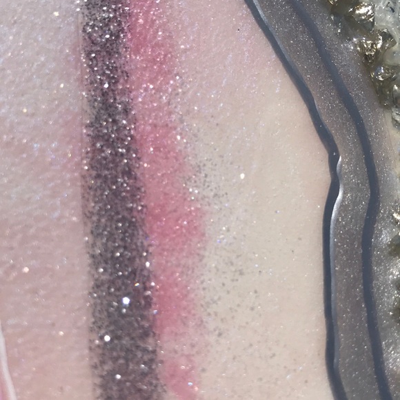 Pink goddess inspired Epoxy resin geode - Picture 5 of 8